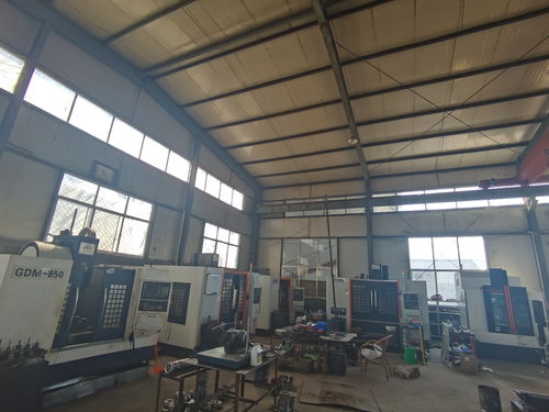 東環路機械廠誠聘加工中心及車工，并開展照明設備批發業務